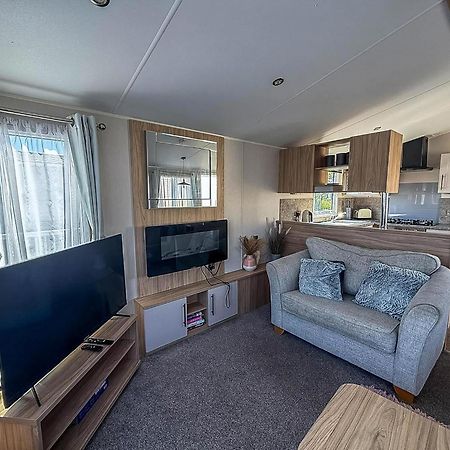 Beautiful 6 Berth Caravan, Nearby Beach In Suffolk Ref 68016Bs โลเวสทอฟต์ ภายนอก รูปภาพ