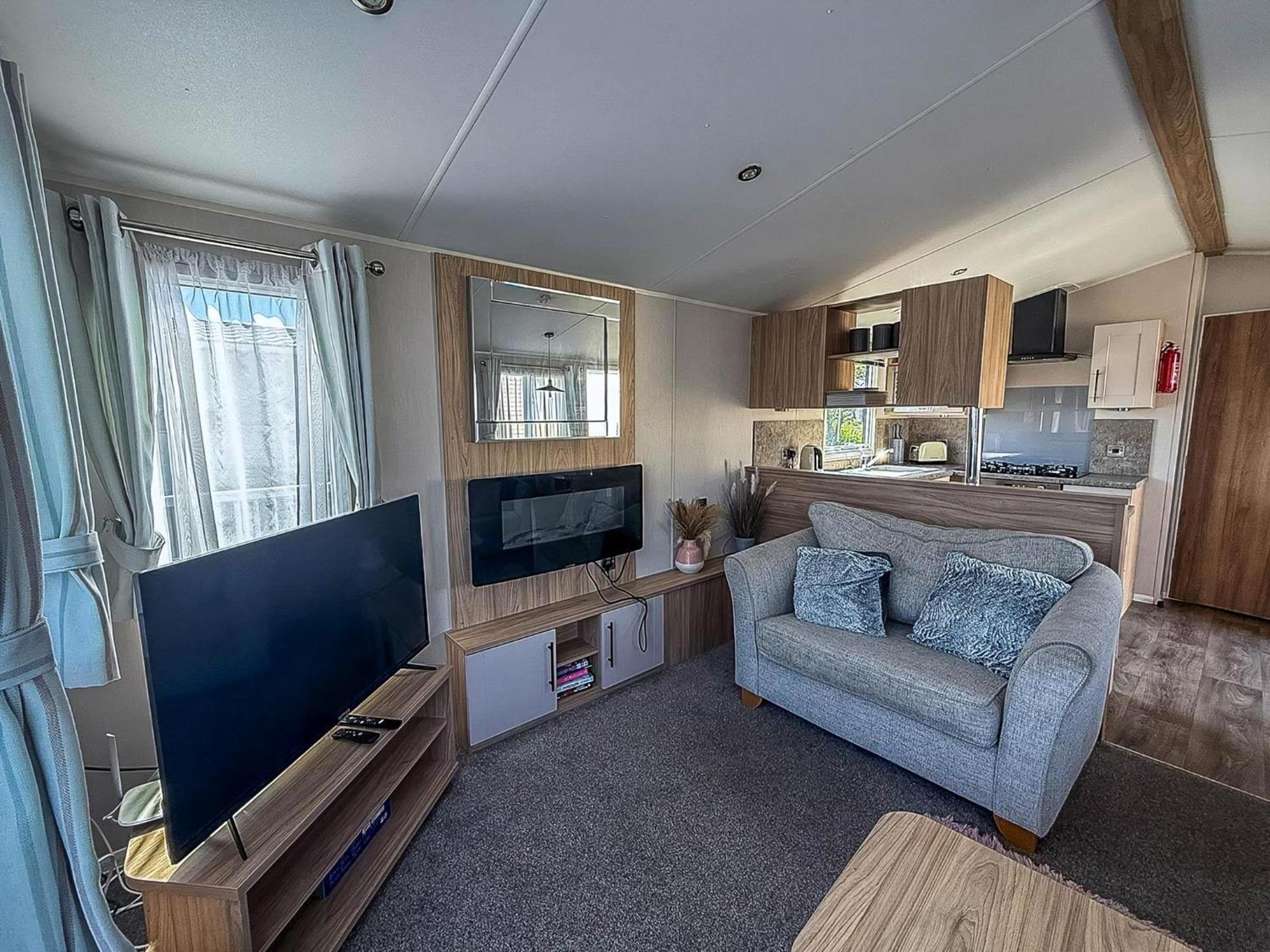 Beautiful 6 Berth Caravan, Nearby Beach In Suffolk Ref 68016Bs โลเวสทอฟต์ ภายนอก รูปภาพ
