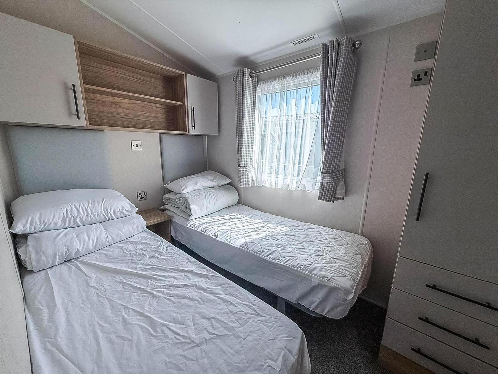 Beautiful 6 Berth Caravan, Nearby Beach In Suffolk Ref 68016Bs โลเวสทอฟต์ ภายนอก รูปภาพ