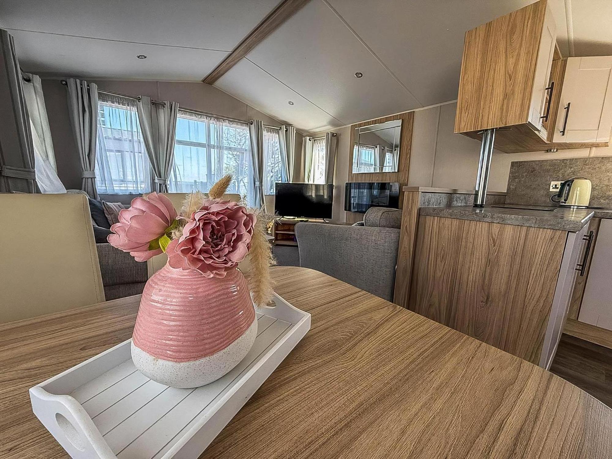 Beautiful 6 Berth Caravan, Nearby Beach In Suffolk Ref 68016Bs โลเวสทอฟต์ ภายนอก รูปภาพ