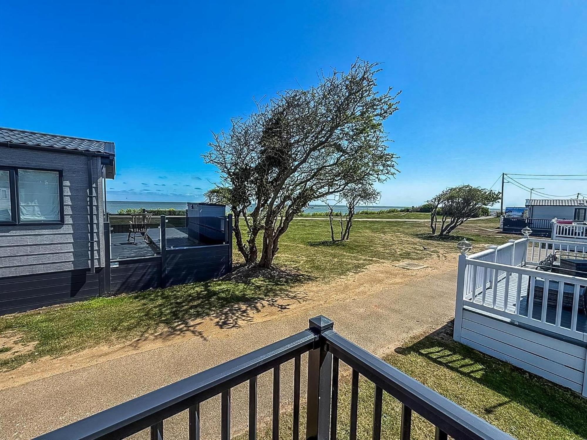 Beautiful 6 Berth Caravan, Nearby Beach In Suffolk Ref 68016Bs โลเวสทอฟต์ ภายนอก รูปภาพ