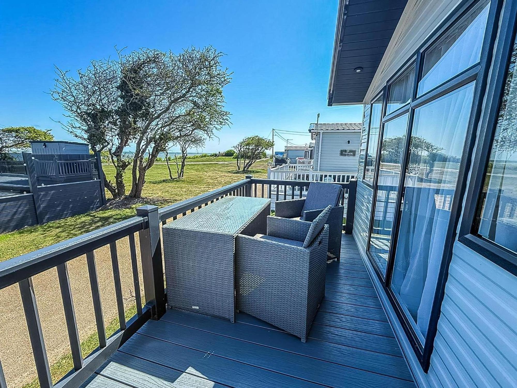 Beautiful 6 Berth Caravan, Nearby Beach In Suffolk Ref 68016Bs โลเวสทอฟต์ ภายนอก รูปภาพ